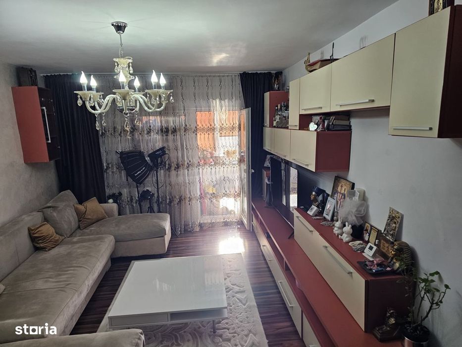Vand apartament cu 2 camere decomandat