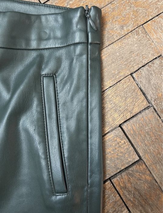 Pantaloni piele Zara