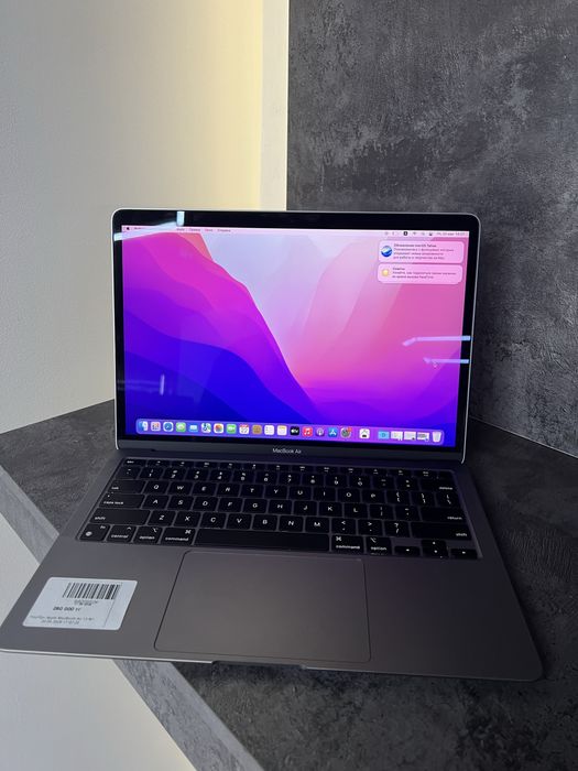 MacBook M1 8/256 гб 250.000