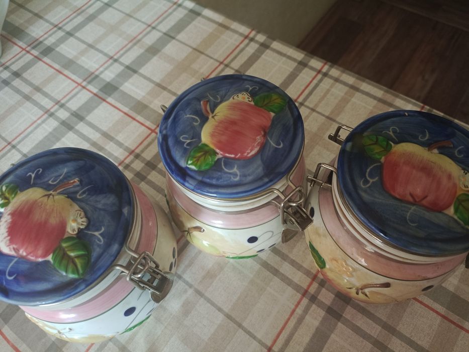 Продам баночки для сыпучих  . 3 штуки