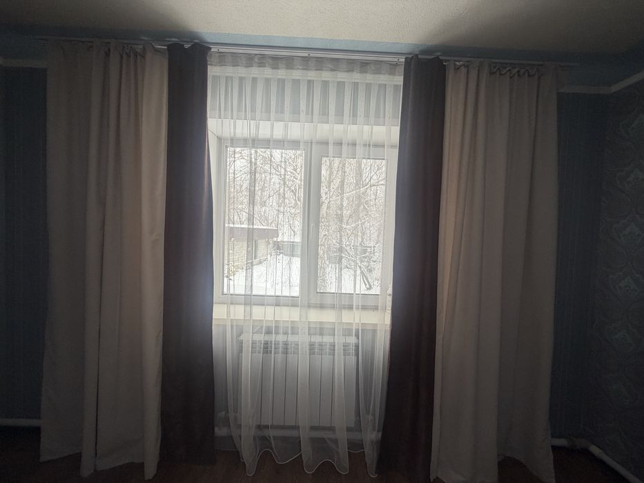 Продам шторы б/у и стекляный столик