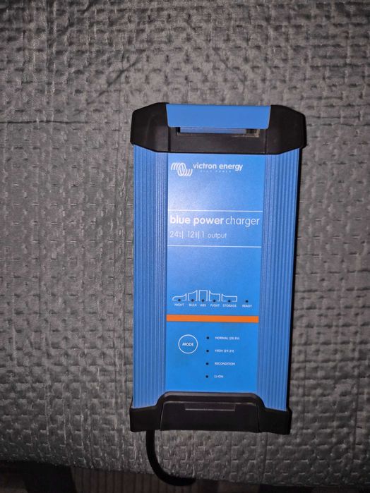 VICTRON Blue power charger 24v/12 amp