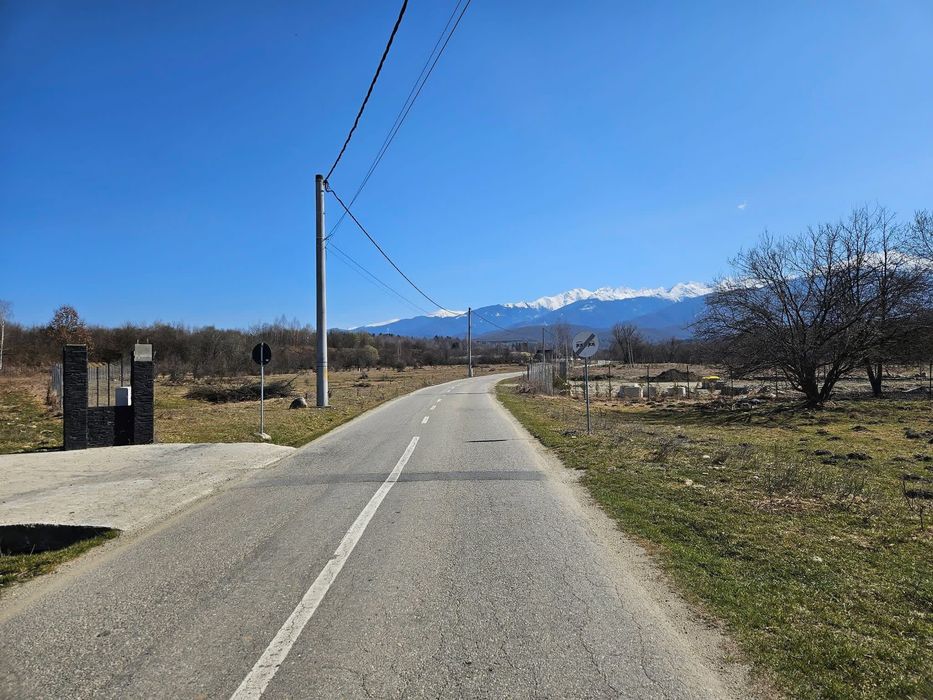 Teren intravilan 2300 mp, intabulat, împrejmuit, cu utilități, deschidere la drumul principal