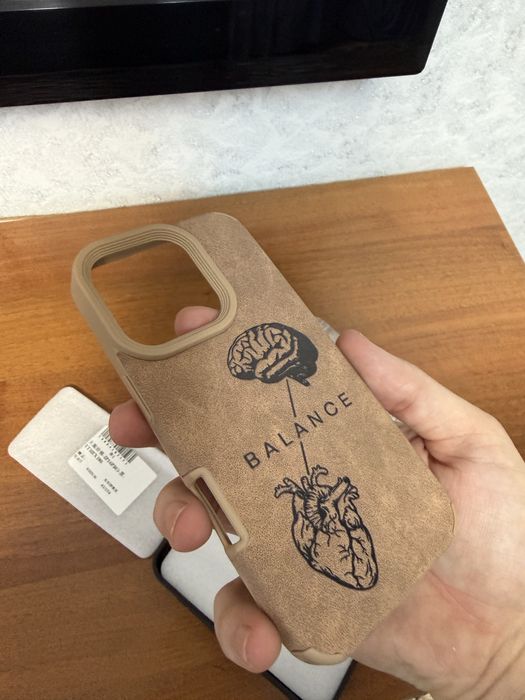 Чехлы на iphone 16pro