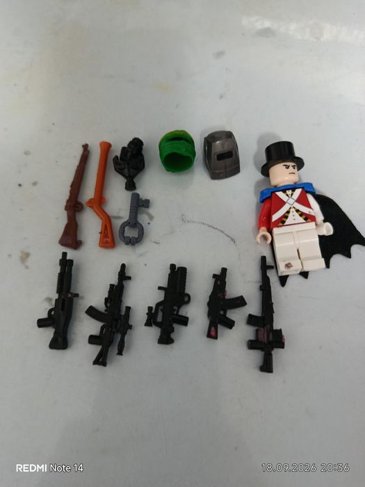 Это lego фигурка и lego аксессуары