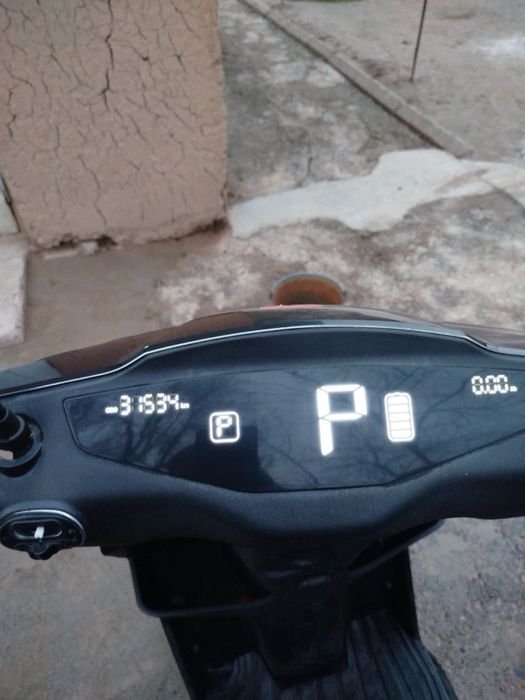 Skutr elektroni sotladi