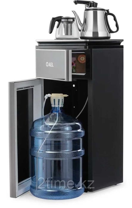 Диспенсер для воды с нижней загрузкой бутыля и чайным столиком