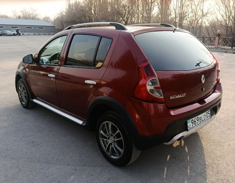 Продам RENAULT SANDERO Stepway 2014г