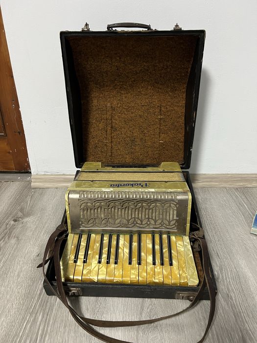 Vand acordeon  Piakordia 32 bași pentru copii/adolescenti