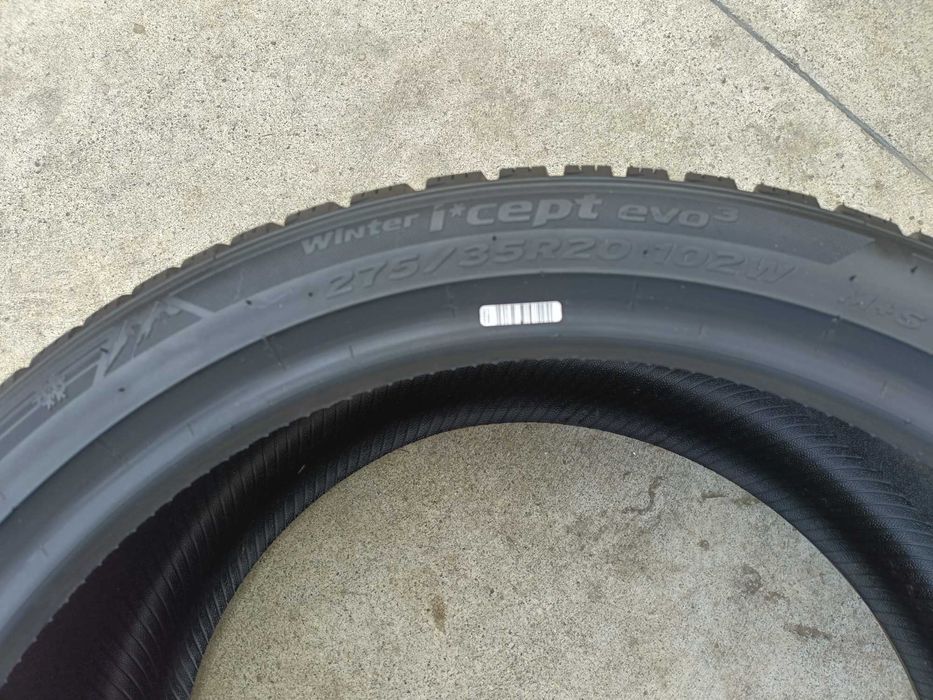 O anvelopa noua de iarna 275 35 20 hankook winter Icept evo3