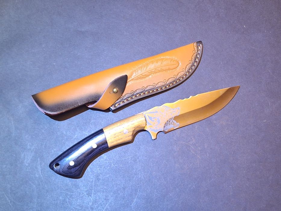 Ловен нож с кожена кания