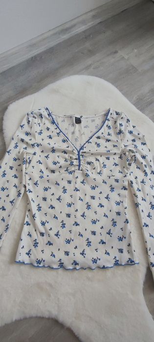 Блузки и жилетки в различни цветове