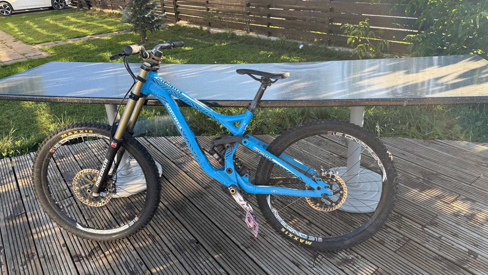 Bicicleta downhill Commencal