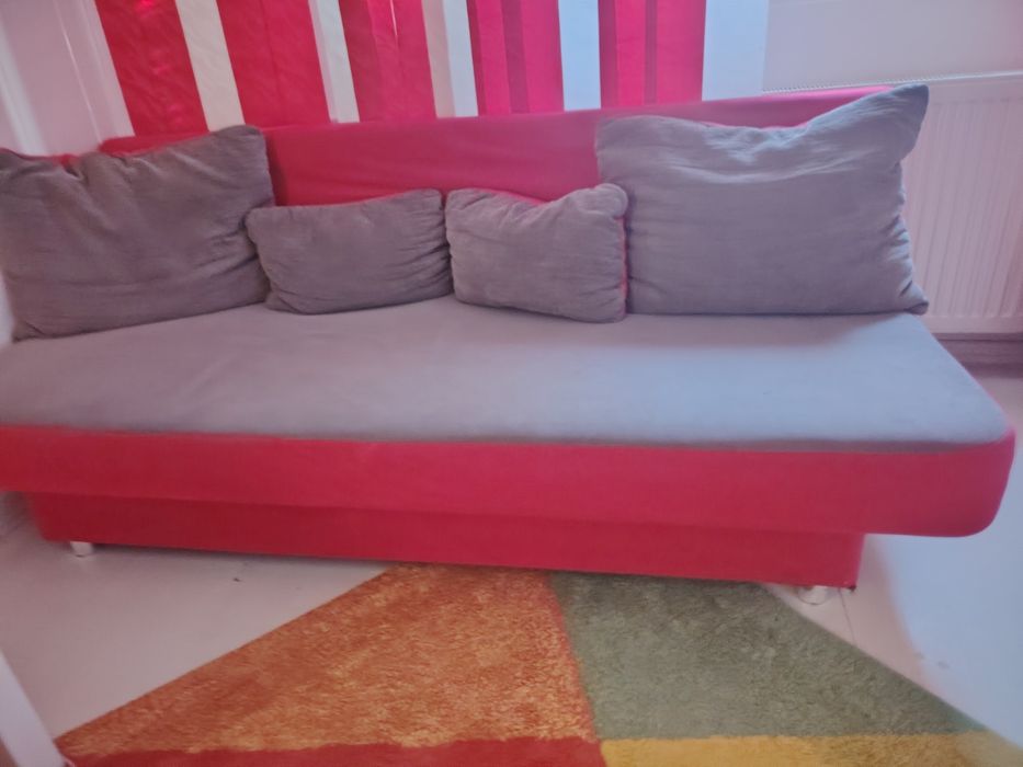 Canapea extensibila roșie