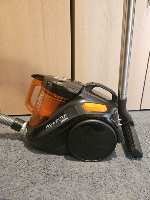 Aspirator fără sac Compact Power Cyclonic RO3753EA