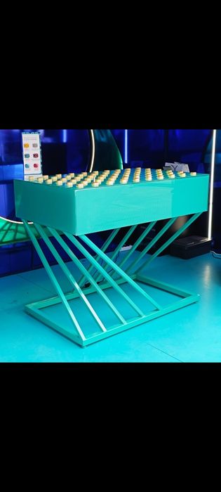 masa din metal/cadru metalic