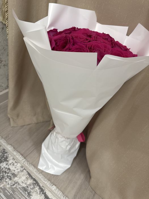 Розовый роза  белый оформл
