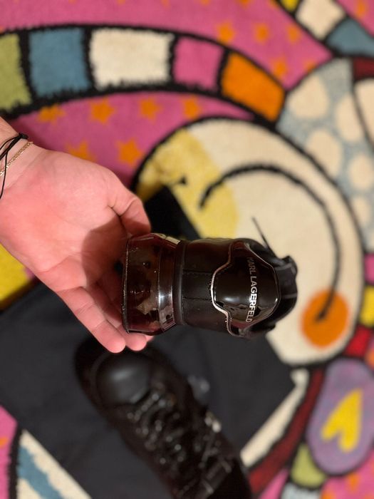 Vând Karl Lagerfeld