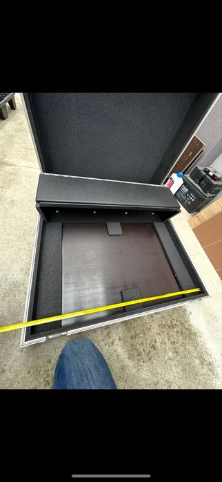 Vand Case pentru mixer  mai mare ,cu factura !