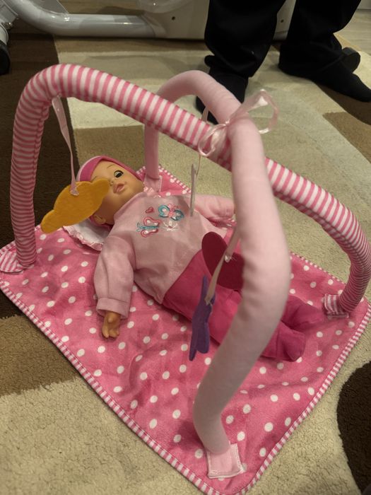 Легло, стол за хранене и активна гимнастика за кукли