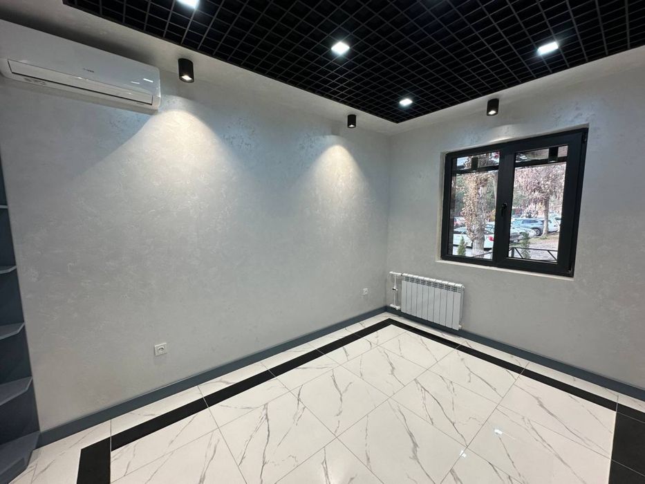 Продаётся Срочно Нежилое Помещения У.л Моштабиб ГУВД 85.м2