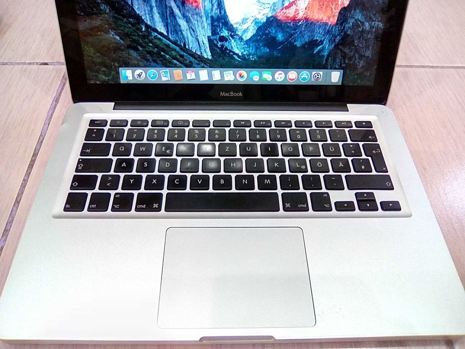 MacBook(13.3-inch)/Intel Core 2 Duo,2GHz/4gb RAM/500 GB HDD/El Capitan
