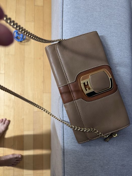 клатч Fendi в хорошем состоянии, забирать с хайвилл