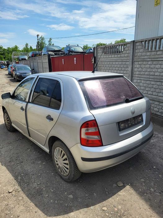 Bara fata /Capota motor/Faruri Skoda Fabia 1 an2007 1.2 B BMD