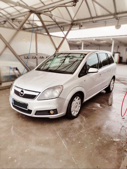 Dezmembrez Opel Zafira b 1.9 cdti