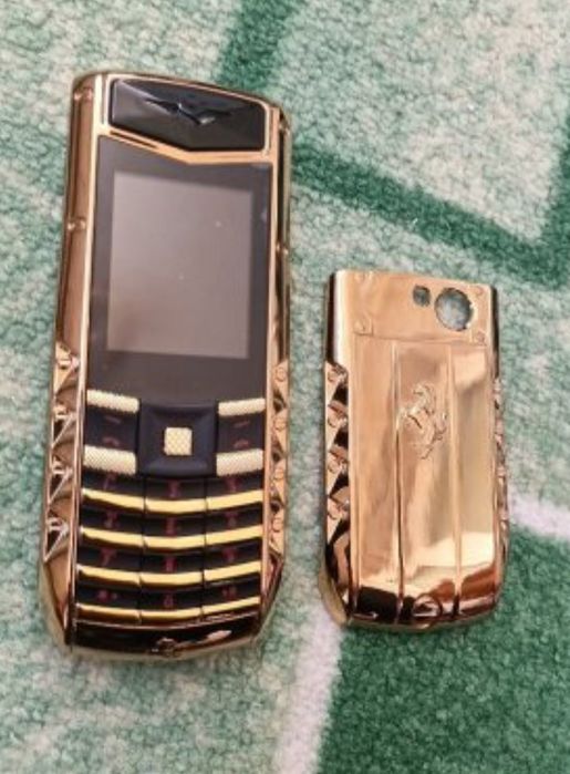 Мобилен телефон марка SERVO с две СИМ карти + кутия + зарядно + калъв