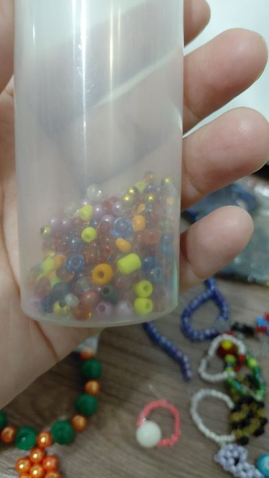 Бисеры, бусы для рукаделия