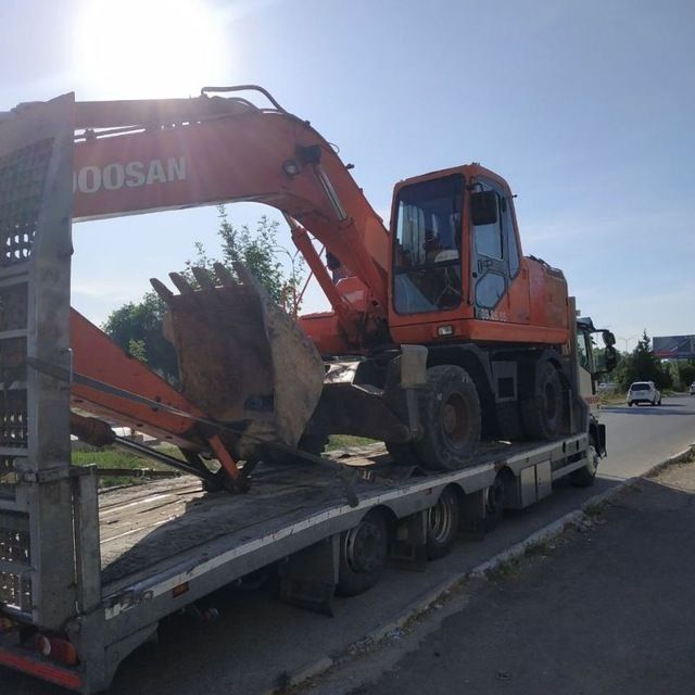 Экскаватор sotiladi ekskavator 210