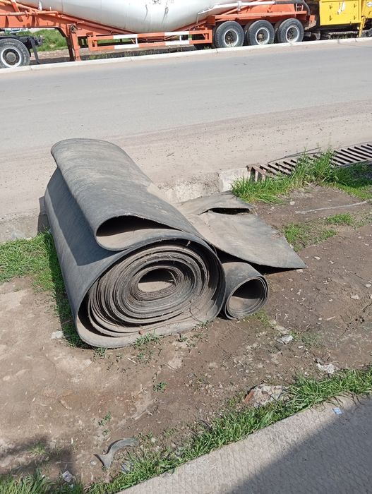 Рабочий транспартоный лента сотилади