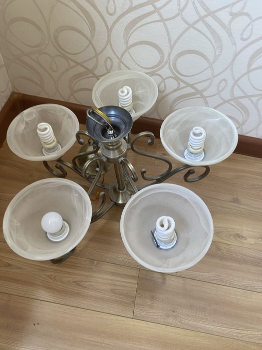 Люста для комнаты