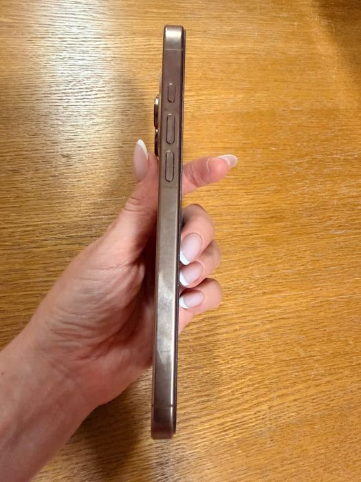 Iphone 16 pro max gold