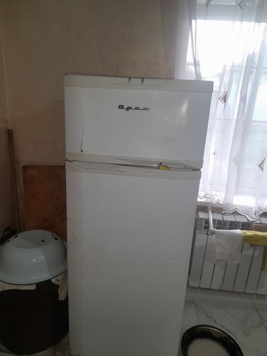 Холодильник б/у жұмыс істеп тур 35000тг