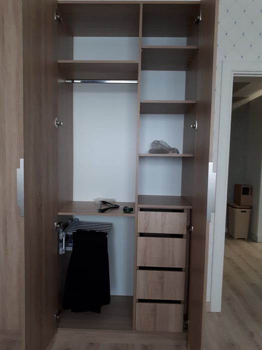 Продам шкаф и 2 тумбы к нему.