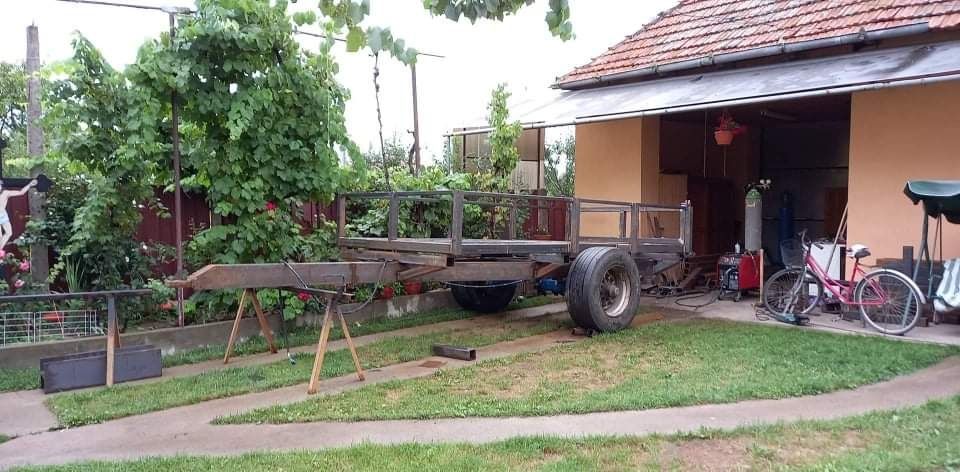 Vând remorca basculabila foarte bună și foarte tare.