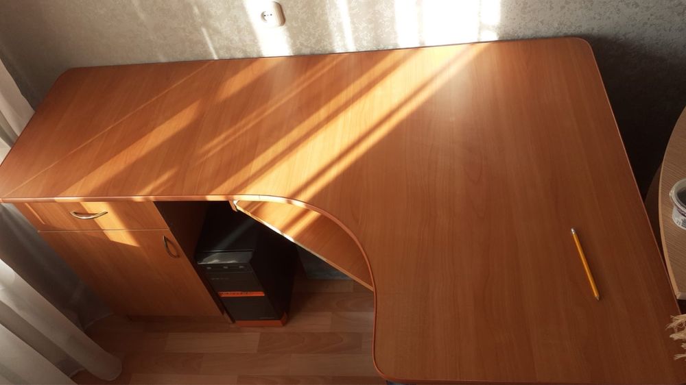 Стол компьютерный