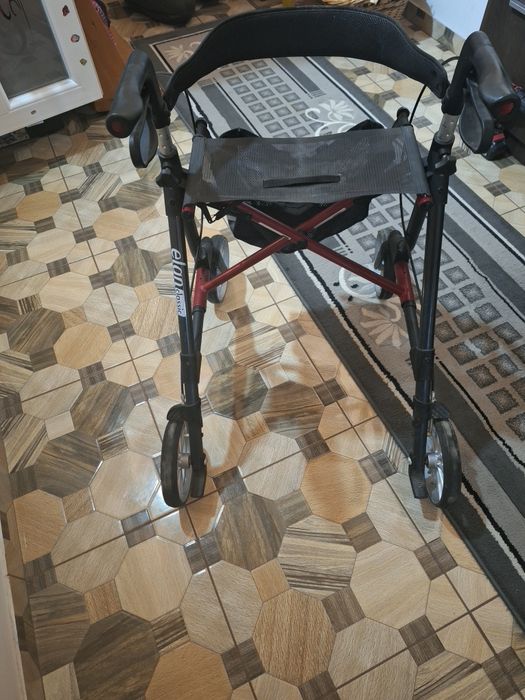 Cadru de mers cu rotile(rollator)