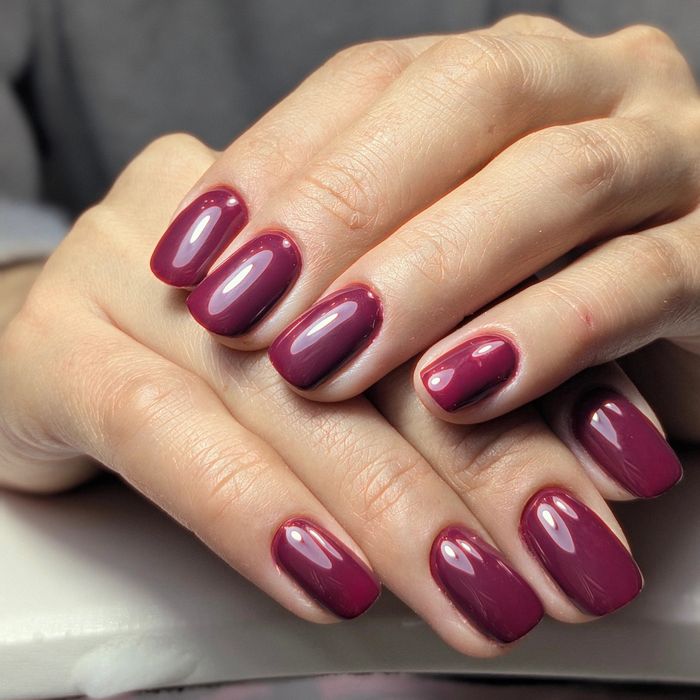 Маникюр в центре за 3500тг