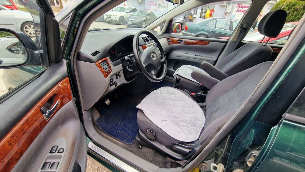 Toyota Avensis Verso 2,0 употребяван ВАН 6+1 места