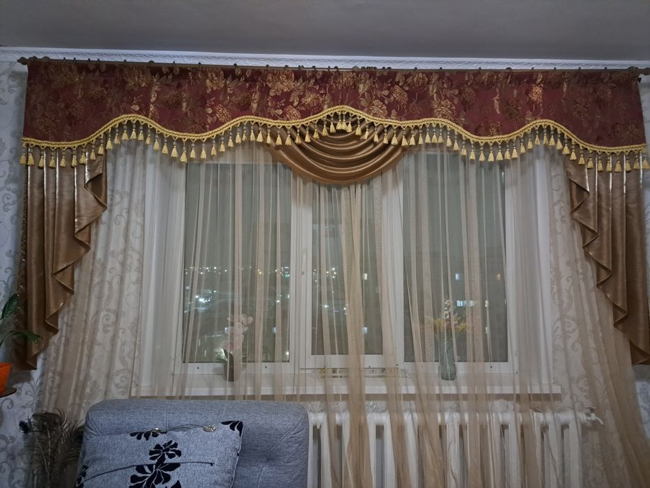 Люстра ,шторы  ,обогреватель