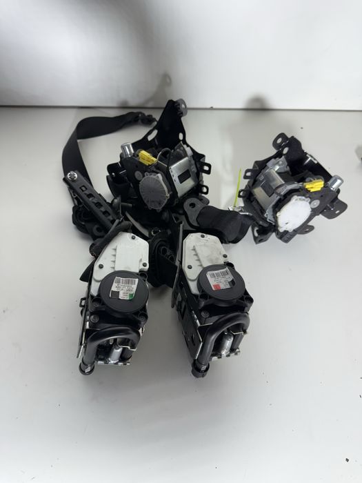 Предпазни колани за mercedes w204