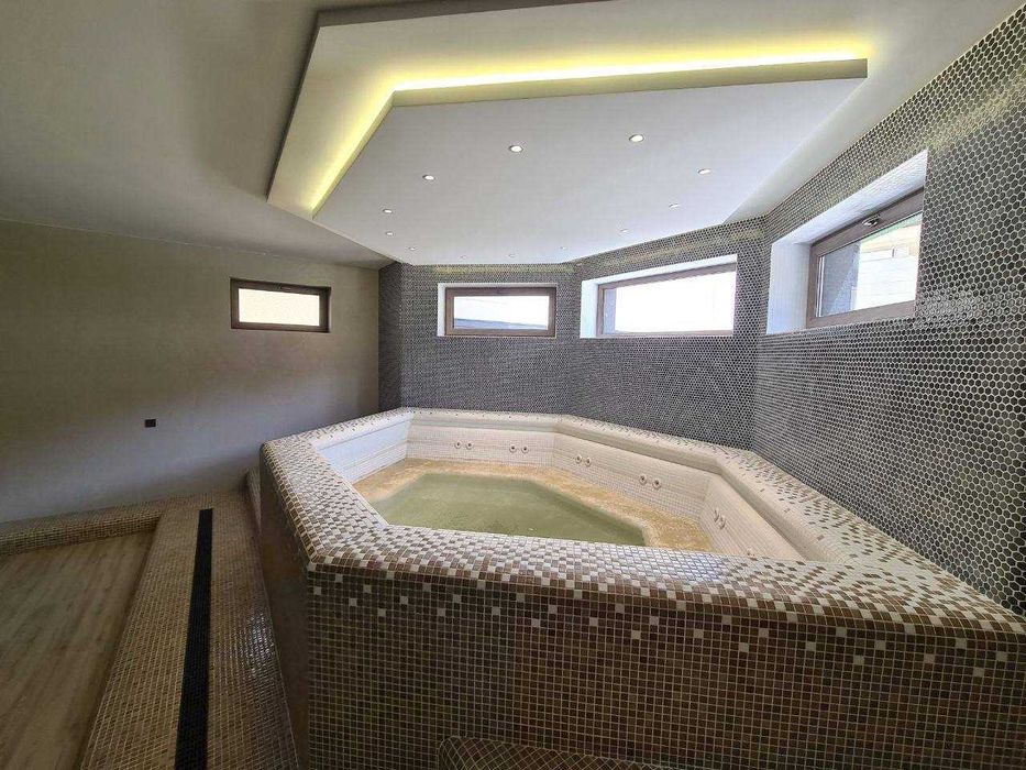 Элитный дом с бассейном и СПА в закрытом комплексе