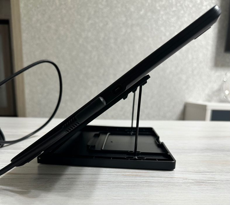 Продается графический планшет Huion Kamvas 16