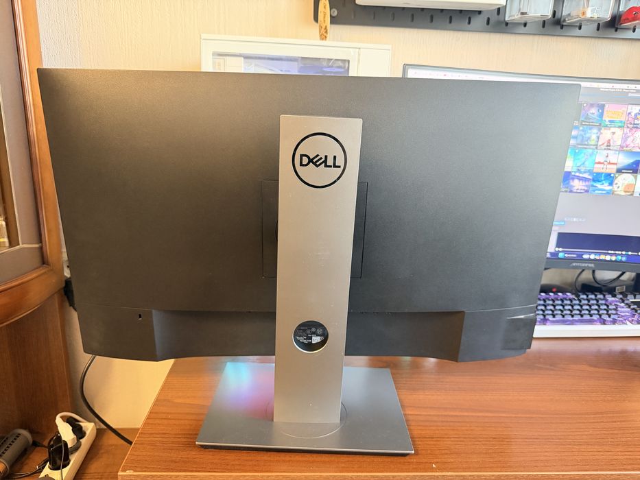 Монитор Dell 27 безрамочный