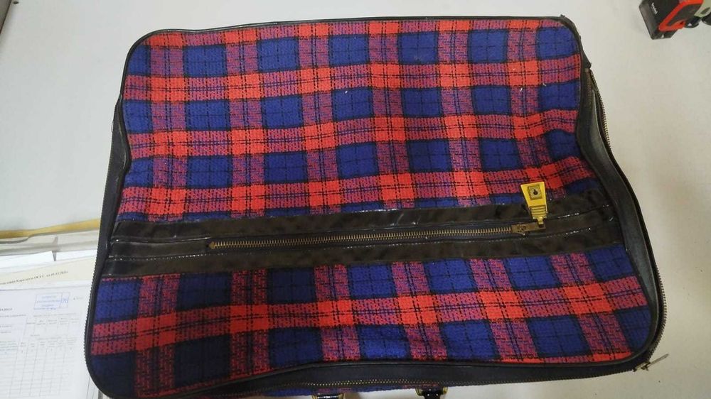 ретро чемодан в хорошем состоянии