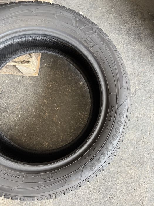 2 anvelope iarna 225/55/17 , GoodYear !
