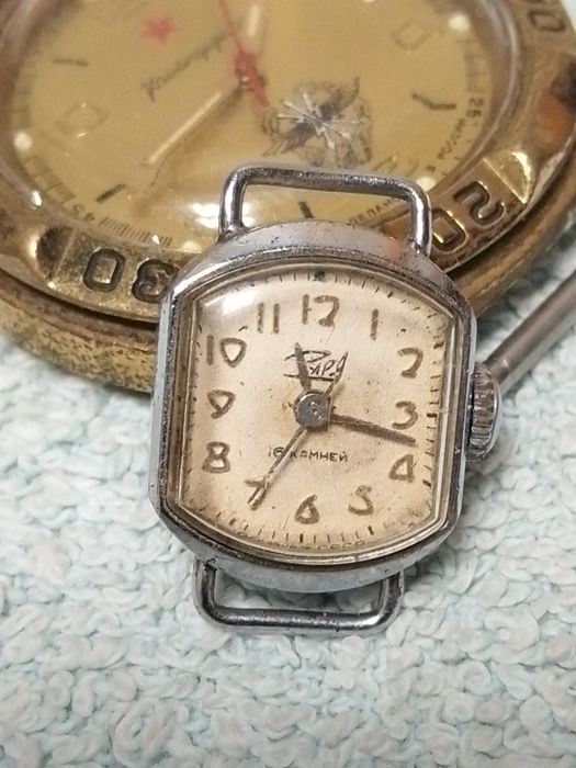 Часы olipai и заря